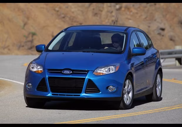 Ford Focus là sản phẩm được tái thiết kế hồi đầu năm nay với nhiều cải tiến đem lại sự trẻ trung và sắc sảo hơn, giá của mẫu xe này là 16.500 USD. Ford Focus là sản phẩm được tái thiết kế hồi đầu năm nay với nhiều cải tiến đem lại sự trẻ trung và sắc sảo hơn, giá của mẫu xe này là 16.500 USD.