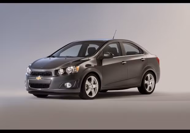 Chevrolet Sonic có giá 13.735 USD, Chevrolet Sonic thực chất là tên gọi khác của xe Aveo, có cả bản sedan 4 cửa và hatchback 5 cửa. Mẫu xe này mang phong cách của những chiếc mô tô thể thao và linh hoạt. Chevrolet Sonic có giá 13.735 USD, Chevrolet Sonic thực chất là tên gọi khác của xe Aveo, có cả bản sedan 4 cửa và hatchback 5 cửa. Mẫu xe này mang phong cách của những chiếc mô tô thể thao và linh hoạt.