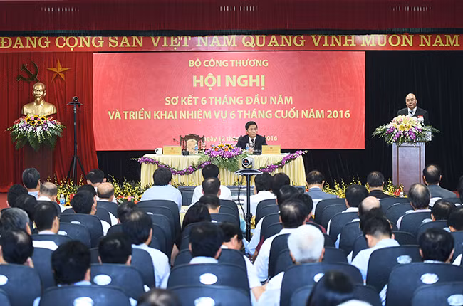 Thủ tướng Nguyễn Xuân Phúc phát biểu chỉ đạo tại hội nghị của Bộ Công Thương, ngày 12/7 - Ảnh: chinhphu.vn. Thủ tướng Nguyễn Xuân Phúc phát biểu chỉ đạo tại hội nghị của Bộ Công Thương, ngày 12/7 - Ảnh: chinhphu.vn.