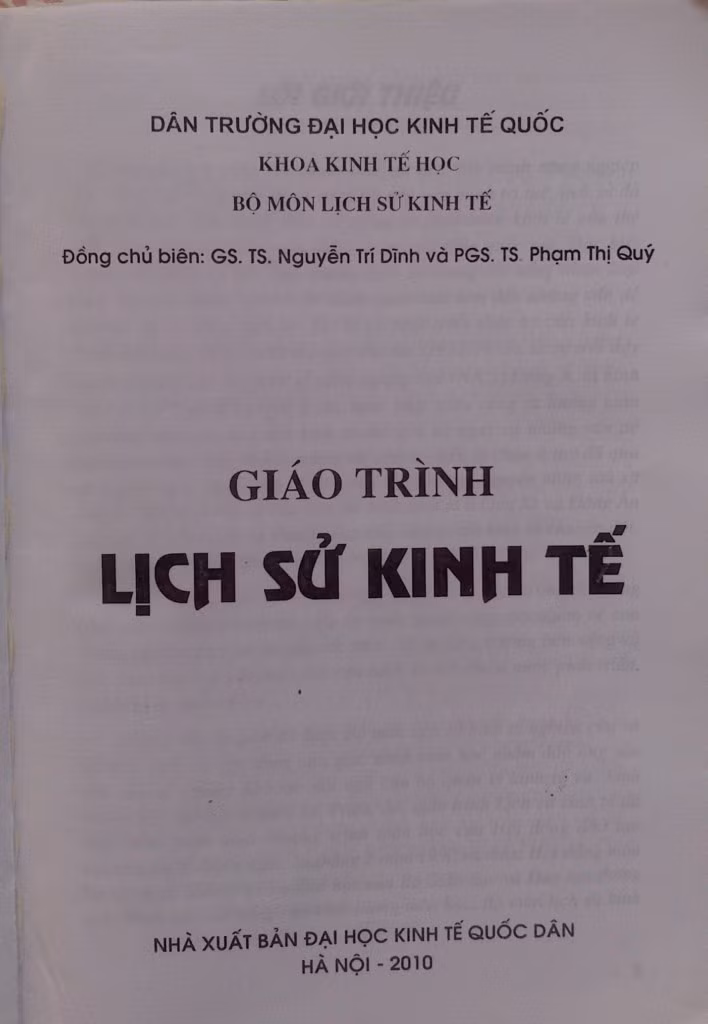 Ngay đầu trang bìa lót dường như ý muốn nói cuốn sách là của “DÂN TRƯỜNG ĐẠI HỌC KINH TẾ QUỐC” nào đó mà tìm mãi chúng ta cũng không biết cái “Trường Đại học kinh tế quốc” nó nằm ở địa phương nào? Sao lại có dân? Ngay đầu trang bìa lót dường như ý muốn nói cuốn sách là của “DÂN TRƯỜNG ĐẠI HỌC KINH TẾ QUỐC” nào đó mà tìm mãi chúng ta cũng không biết cái “Trường Đại học kinh tế quốc” nó nằm ở địa phương nào? Sao lại có dân?