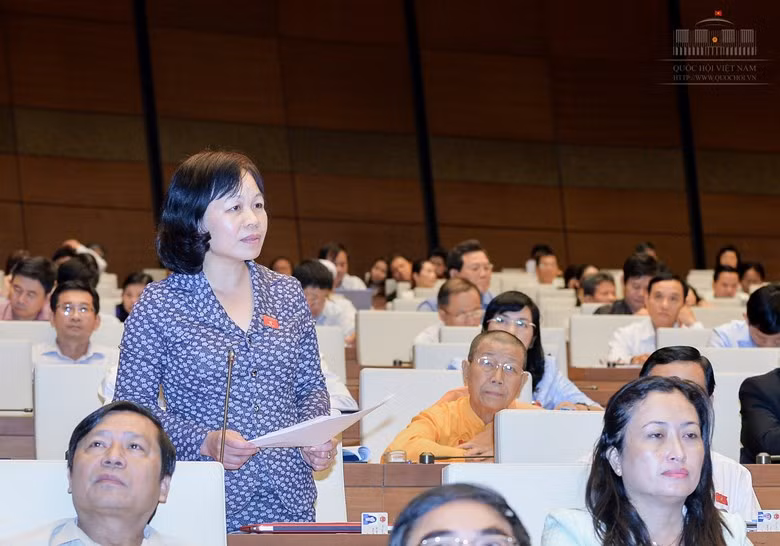 Theo Đại biểu Quốc hội Nguyễn Thị Mai Hoa: "Muốn thành công, chương trình mới cần tiệm cận với cách mạng 4.0" (Ảnh: quochoi.vn) Theo Đại biểu Quốc hội Nguyễn Thị Mai Hoa: "Muốn thành công, chương trình mới cần tiệm cận với cách mạng 4.0" (Ảnh: quochoi.vn)