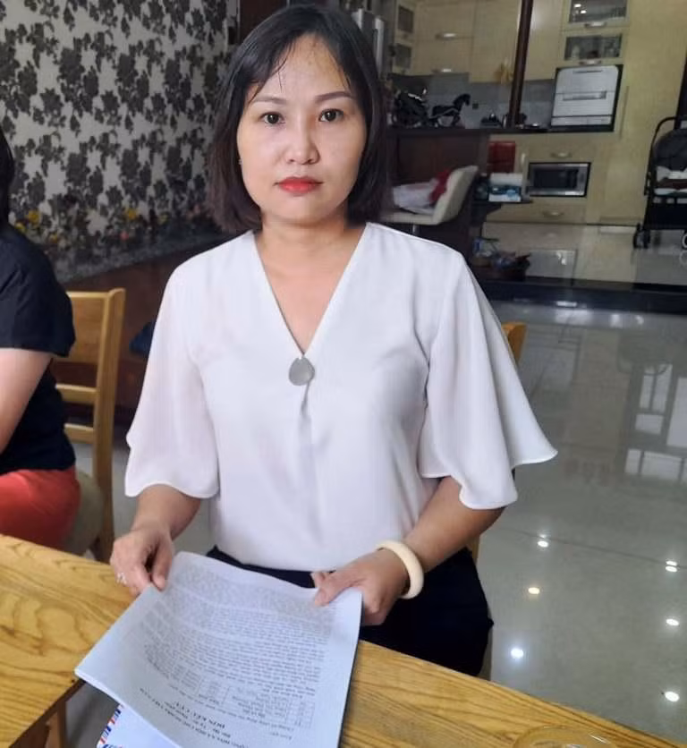 Cô Đặng Thị Thanh Thương, nhân viên kế toán Trường Tiểu học Lý Tự Trọng đang học Đại học văn bằng 2 chuyên ngành Kế toán nhưng vẫn không kịp để tham gia xét tuyển trong năm 2021. Ảnh: AN Cô Đặng Thị Thanh Thương, nhân viên kế toán Trường Tiểu học Lý Tự Trọng đang học Đại học văn bằng 2 chuyên ngành Kế toán nhưng vẫn không kịp để tham gia xét tuyển trong năm 2021. Ảnh: AN