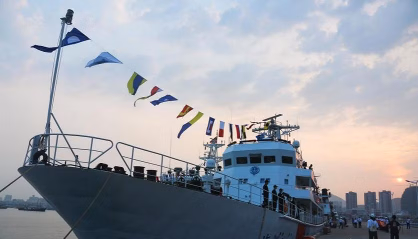 Ngày 21 tháng 4 năm 2014, tàu Hải tuần-21 (trong hình) và tàu Hải tuần-1103 của Cục hải sự Hải Nam - Trung Quốc cùng thủy phi cơ nước này khởi hành đến vùng biển quần đảo Hoàng Sa để tuần tra phi pháp