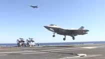 Máy bay chiến đấu F-35C hạ cánh trên tàu sân bay USS Nimitz, Hải quân Mỹ