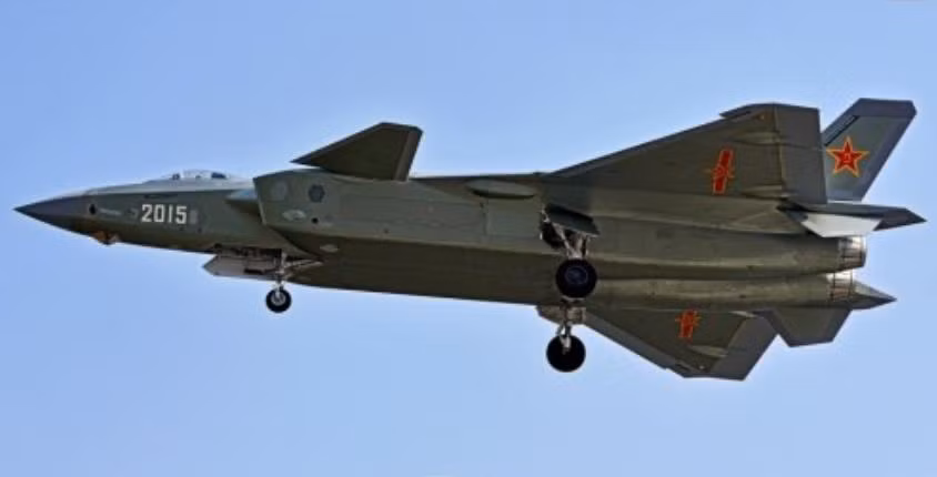 Máy bay chiến đấu J-20 trung Quốc bay thử (nguồn mạng sina tháng 4 năm 2015)