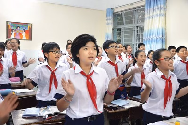 Ban giám hiệu nhà trường vì chuyện hoa hồng màđể xảy ra nhiều tiêu cực trong nhà trường (Ảnh chỉ mang tính minh họa: http://thoitrangdongphuc.net) Ban giám hiệu nhà trường vì chuyện hoa hồng màđể xảy ra nhiều tiêu cực trong nhà trường (Ảnh chỉ mang tính minh họa: http://thoitrangdongphuc.net)