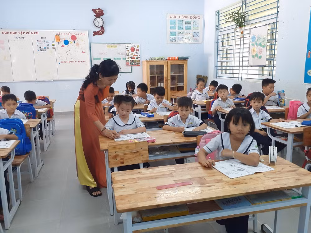 Phụ huynh hãy dừng lại trước cổng trường... ảnh 2 Phụ huynh hãy dừng lại trước cổng trường... ảnh 2