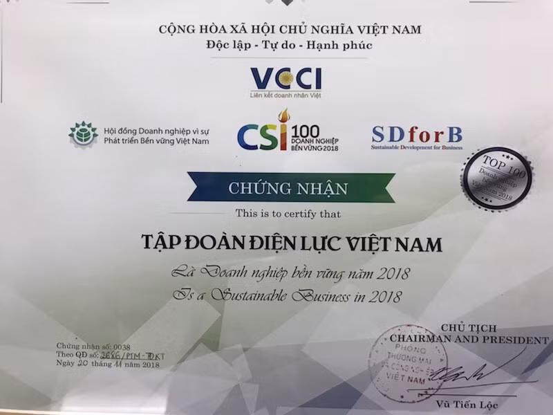 Với sự nỗ lực không ngừng của lãnh đạo, cán bộ, nhân viên Tập đoàn điện lực Việt Nam được vinh danh Doanh nghiệp bền vững Việt Nam năm 2018. Ảnh: EVN.