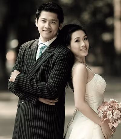 "Phim nào bã xã cũng xem, nhưng chủ yếu là để soi xem chồng có đóng cảnh nóng không. Đôi khi cô ấy cũng dặn dò chồng không được nhận các kịch bản có cảnh quá nóng, như hôn chẳng hạn. Đó không có nghĩa là bà xã của tôi ghen, mà cô ấy chỉ nhắc nhở tôi về chủ quyền", diễn viên Hải Anh nói. "Phim nào bã xã cũng xem, nhưng chủ yếu là để soi xem chồng có đóng cảnh nóng không. Đôi khi cô ấy cũng dặn dò chồng không được nhận các kịch bản có cảnh quá nóng, như hôn chẳng hạn. Đó không có nghĩa là bà xã của tôi ghen, mà cô ấy chỉ nhắc nhở tôi về chủ quyền", diễn viên Hải Anh nói.