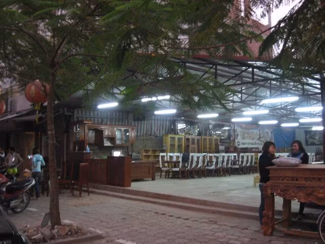 Cửa hàng đồ gỗ Hoàng Hải đã tái mở cửa vài ngày nay Cửa hàng đồ gỗ Hoàng Hải đã tái mở cửa vài ngày nay