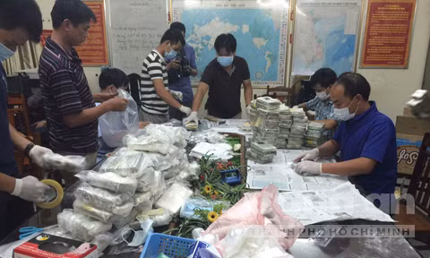 Tổng số tang vật ma túy thu được là 490 bánh heroin