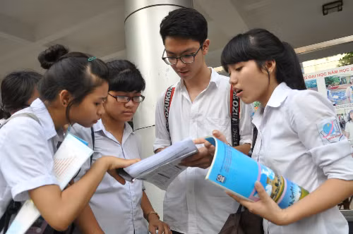 Giáo viên cho điểm “thoáng” với học sinh lớp 12, lợi ít hại nhiều ảnh 3