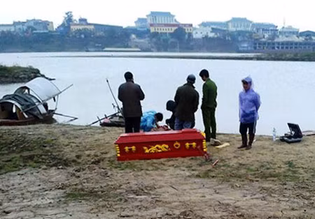 Cơ quan công an khám nghiệm tử thi