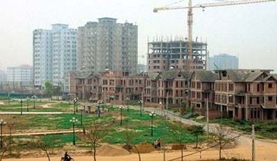 Đại gia bất động sản đang chồng chất khó khăn vì tài sản bị đắp chiếu cả năm trời.