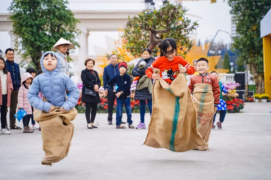 Ngọc Hoàng và các Táo vi hành quên lối về ở “đảo hoa đào” ảnh 13