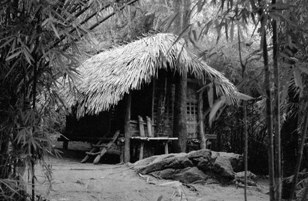 Lán Nà Nưa (Tuyên Quang) - nơi Bác Hồ làm việc trong những ngày ở chiến khu Việt Bắc. Những văn kiện, chỉ thị, các chủ trương kế hoạch đều được Bác khởi thảo từ căn lán này. (Ảnh minh họa. Nguồn: Tư liệu TTXVN)