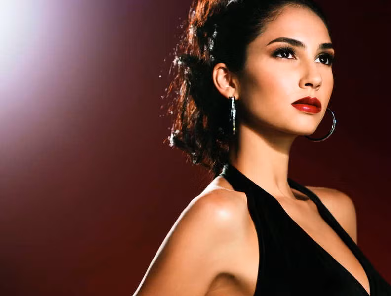 Và tiếp theo là vẻ đẹp đời thường của Deborah Henry. Và tiếp theo là vẻ đẹp đời thường của Deborah Henry.