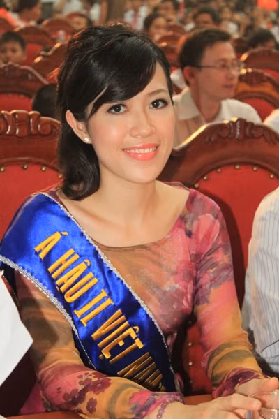 Á hậu 2 người Việt tại Châu Âu 2011 Võ Hồng Quân