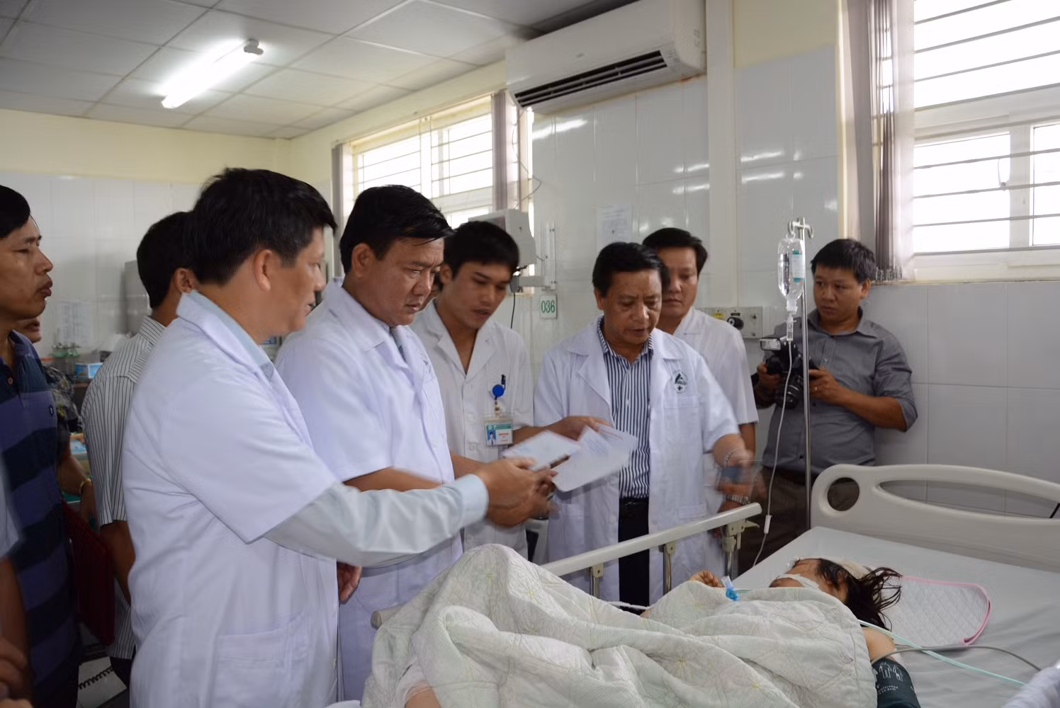 Cứu bằng được người bị thương, hạn chế thấp nhất thiệt hại về người ảnh 3 Cứu bằng được người bị thương, hạn chế thấp nhất thiệt hại về người ảnh 3