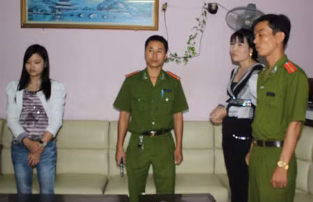 Cô gái bị xăm quái vật: Có dấu hiệu môi giới mại dâm ảnh 1