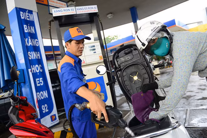 Bãi bỏ một số điều kiện đối với thương nhân kinh doanh xăng dầu ảnh 2