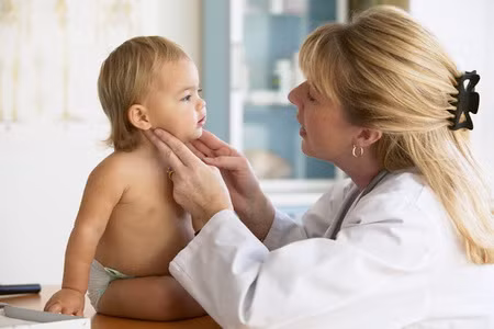 Quai bị gây nên do một loại virus ARN thuộc Rubulavirus trong họ Paramyxoviridae. Quai bị gây nên do một loại virus ARN thuộc Rubulavirus trong họ Paramyxoviridae.