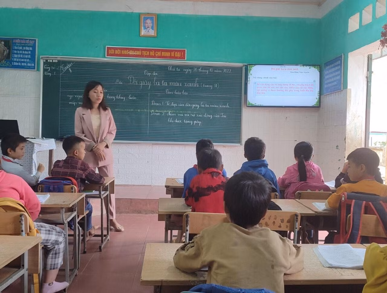 Sinh viên sư phạm do tỉnh Bắc Kạn đặt hàng có thể công tác trong ngành giáo dục tại các tỉnh khác, từ đó dẫn đến việc tính bồi hoàn kinh phí sẽ khó thực hiện khi chưa rõ ràng về đơn vị thực hiện tính toán, thu hồi tiền bồi hoàn. Ảnh: Sở Giáo dục và Đào tạo Bắc Kạn.