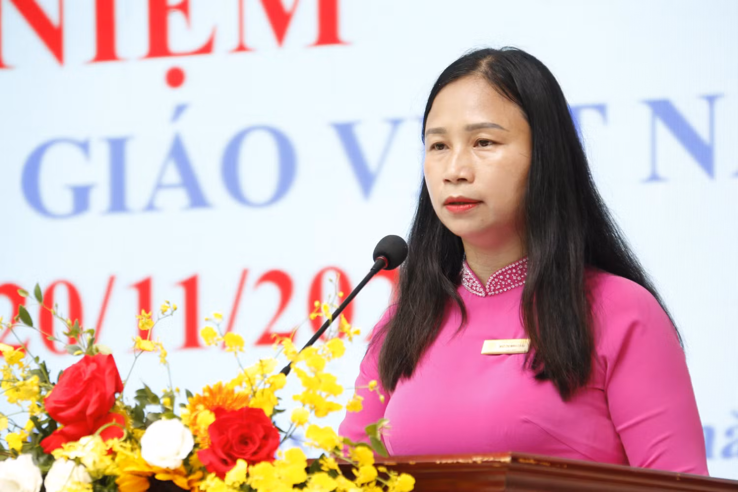 Cô giáo Ngô Thị Minh Châu (Tổ Ngữ văn - Giáo dục công dân) chia sẻ cảm nghĩ nhân ngày 20/11. Cô giáo Ngô Thị Minh Châu (Tổ Ngữ văn - Giáo dục công dân) chia sẻ cảm nghĩ nhân ngày 20/11.