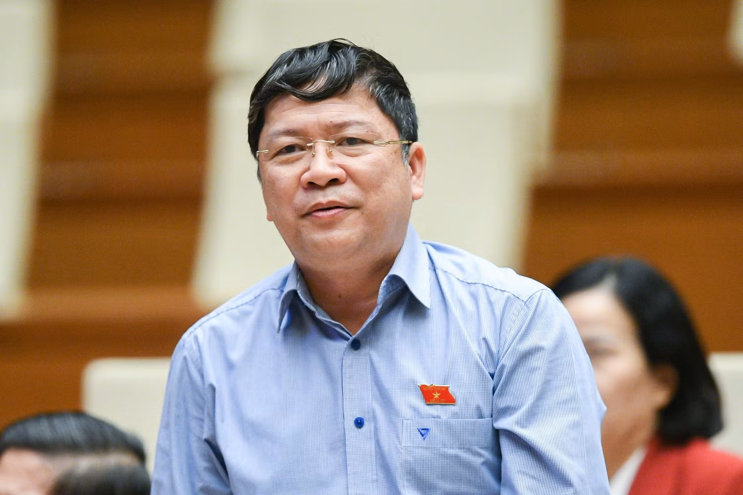 Đại biểu Tạ Văn Hạ - Đoàn Đại biểu Quốc hội tỉnh Quảng Nam chất vấn về công tác thanh tra đối với các đoàn thanh tra. Ảnh: quochoi.vn.