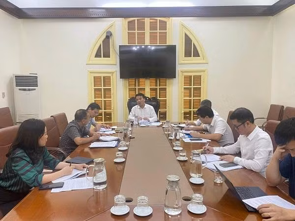 Tổng Giám đốc Nguyễn Thế Mạnh chủ trì buổi họp về giải pháp thực hiện các chỉ tiêu phát triển người tham gia bảo hiểm xã hội, bảo hiểm y tế, bảo hiểm thất nghiệp trong 2 tháng cuối năm.