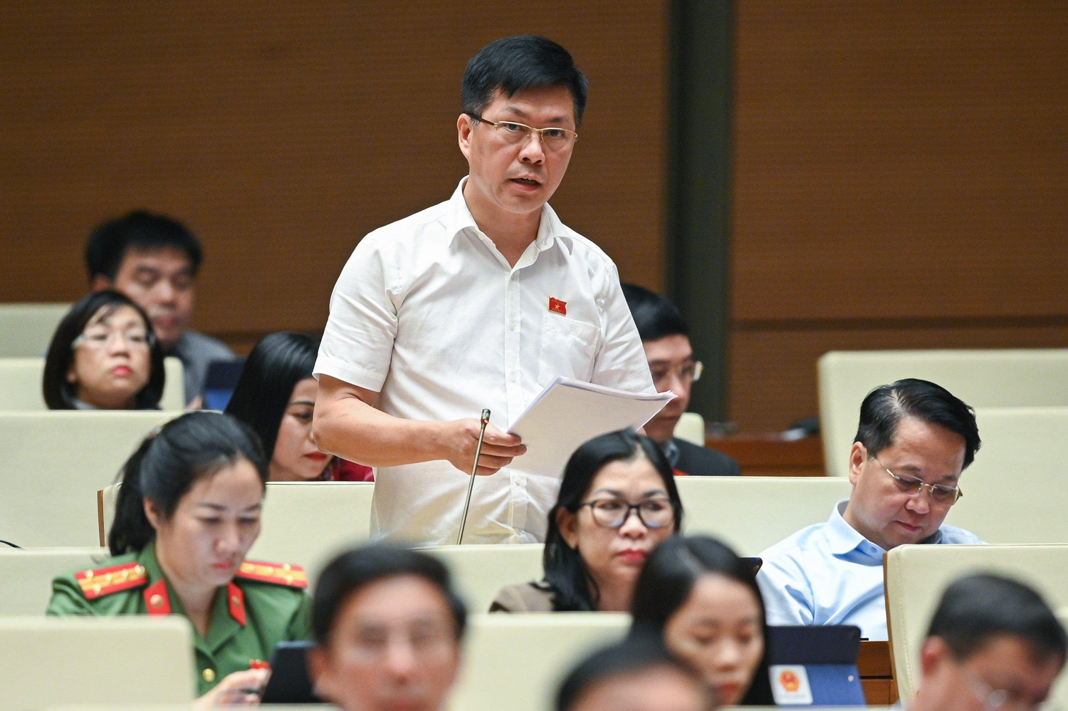 Đại biểu Lý Văn Huấn - Đoàn Đại biểu Quốc hội tỉnh Thái Nguyên quan tâm đến tội phạm công nghệ cao, nhất là tội phạm lừa đảo chiến đoạt tài sản qua mạng. Ảnh: quochoi.vn.