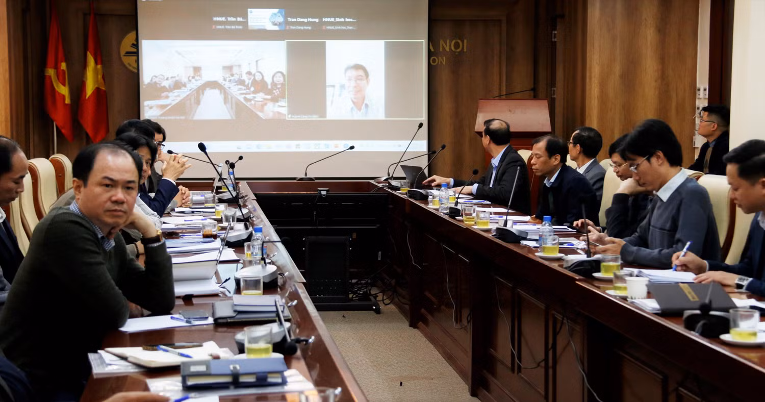Đại diện Trường Đại học Quy Nhơn dự tọa đàm trực tuyến.