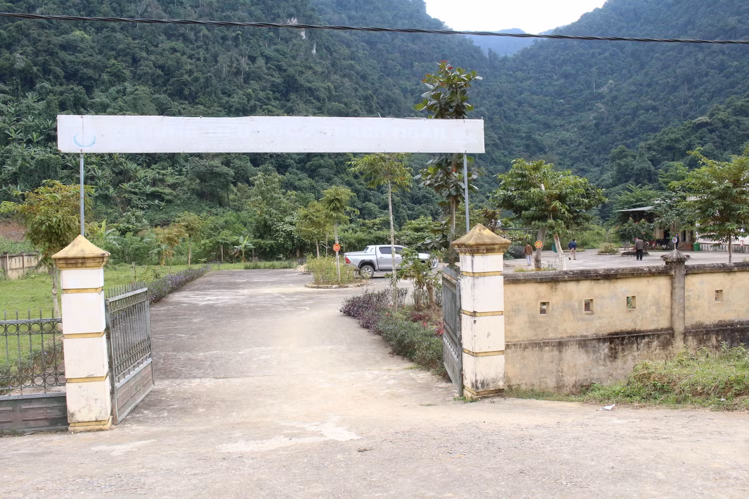 Nằm trong top các điểm trường Tiểu học có vị trí xa xôi tại xã Thạch Ngàn nhưng điểm trường Pá Hạ cũng đã được quan tâm chăm sóc và có bước đổi mới nhất định