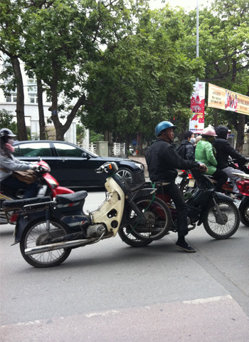 Chụp tại ngã tư Bà Triệu - Trần Hưng Đạo, Hà Nội. Ảnh: Quang Nguyen. Chụp tại ngã tư Bà Triệu - Trần Hưng Đạo, Hà Nội. Ảnh: Quang Nguyen.