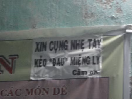 Nhắc nhở thực khách khi cụng ly.