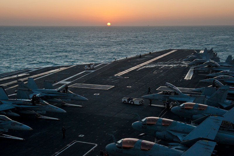 Vịnh A Rập: Các chiến đấu cơ, máy bay chức năng trên bong tàu sân bay USS John C. Stennis (CVN 74).