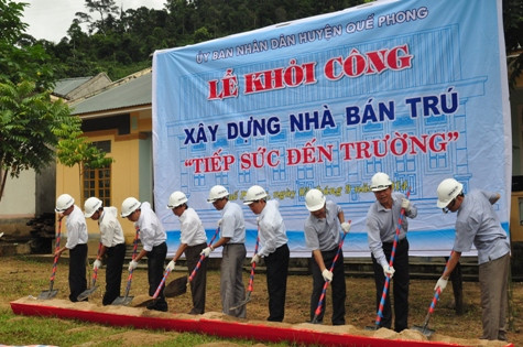 Ngày 3/9 ông Hồ Đức Pước - Bí Thư tỉnh ủy Nghệ An cùng đại diện các đơn vị tài trợ và chính quyền địa phương đã tiến hành làm lễ khởi công xây dựng nhà bán trú từ nguồn vốn kêu gọi "tiếp sức đến trường" tại Trường tiểu học và trung học cơ sở xã Nậm Giải, huyện Quế Phong, Nghệ An