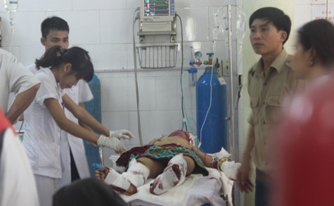 3 nạn nhân của vụ nổ đang được cấp cứu tại Bệnh viện Đa khoa huyện Nghi Lộc 3 nạn nhân của vụ nổ đang được cấp cứu tại Bệnh viện Đa khoa huyện Nghi Lộc
