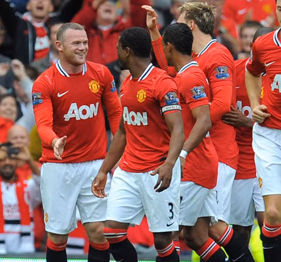 Rooney cùng các đồng đội tận hưởng chiến thắng Rooney cùng các đồng đội tận hưởng chiến thắng