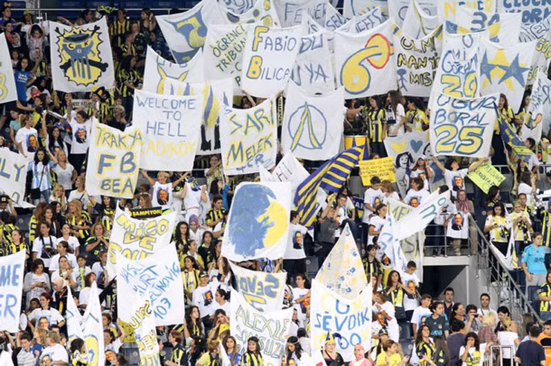 Nhưng độ ồn mà những CĐV Fenerbahce tạo ra vẫn rất mạnh
