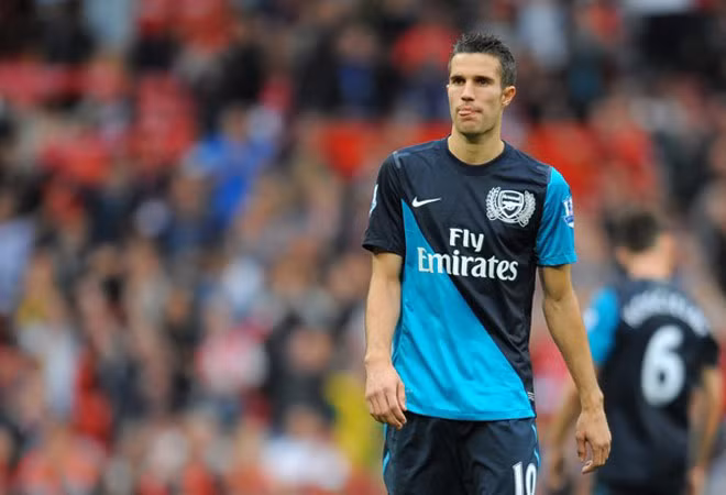Trong khi Van Persie gặm nhấm thất bại một mình Trong khi Van Persie gặm nhấm thất bại một mình