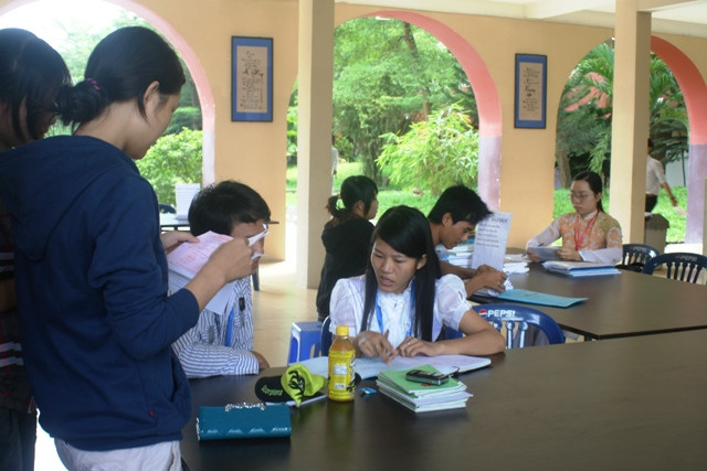 Lác đác một vài thí sinh nộp hồ sơ xét NV3 tại trường ĐH Công Nghệ Đồng Nai Lác đác một vài thí sinh nộp hồ sơ xét NV3 tại trường ĐH Công Nghệ Đồng Nai