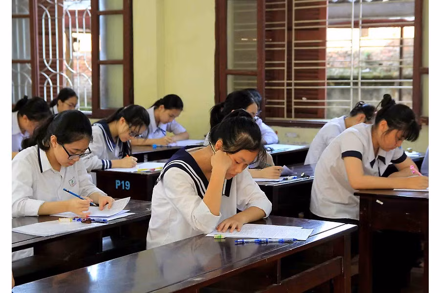 Các thí sinh làm bài thi môn tiếng Anh điều kiện (Ảnh: CTV) Các thí sinh làm bài thi môn tiếng Anh điều kiện (Ảnh: CTV)