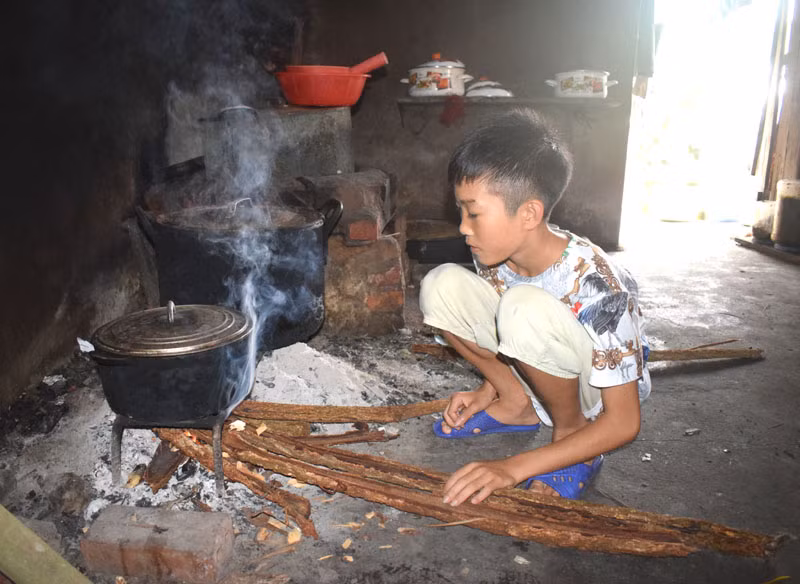 Nam sinh Trần Trung Hiếu vượt khó học giỏi, ước mơ sau này có thể giúp đỡ quê hương (Ảnh: CTV)