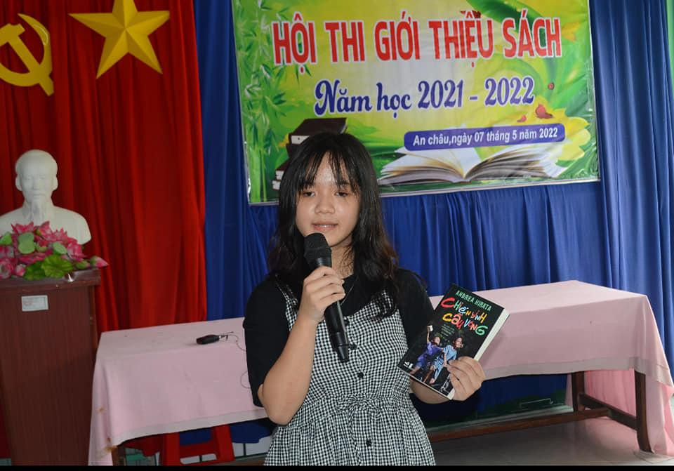 Học sinh tự tin trình bày tiết mục của mình.