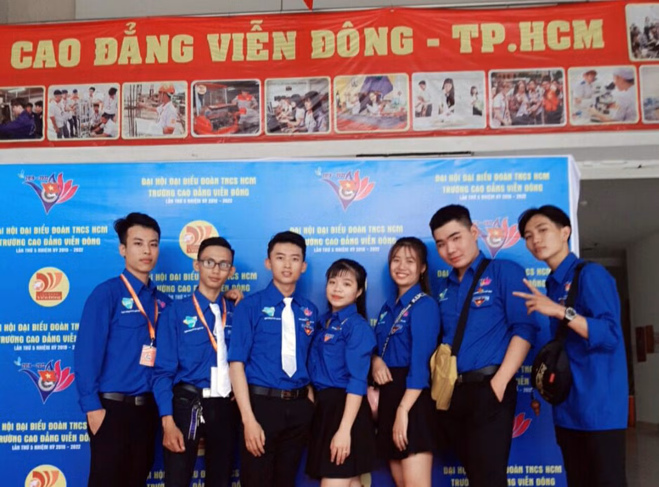 Sinh viên Võ Thanh Đô (ngoài cùng bên trái) và các bạn sinh viên Trường Cao đẳng Viễn Đông. Ảnh: NVCC. Sinh viên Võ Thanh Đô (ngoài cùng bên trái) và các bạn sinh viên Trường Cao đẳng Viễn Đông. Ảnh: NVCC.