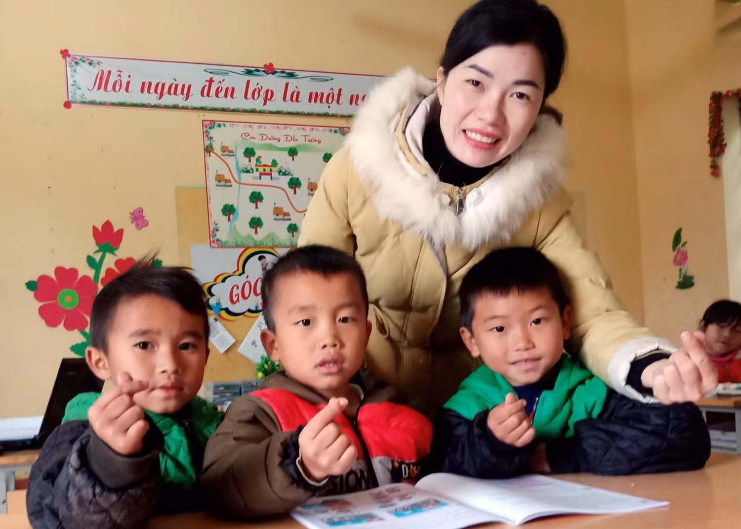 Cô Lan chia sẻ: " Bố mẹ tôi cũng động viên rất nhiều, con hãy cố gắng, trên đó các đồng nghiệp ở được thì mình cũng ở được chứ sao lại tính bỏ nghề". Ảnh: Nhân vật cung cấp.