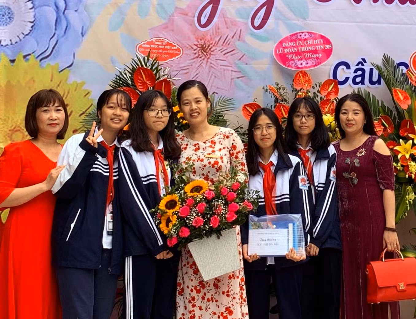 Cô giáo Nguyễn Thu Thảo - Tổ phó chuyên môn Trường Trung học cơ sở Trung Hòa (Cầu Giấy, Hà Nội). Ảnh: NVCC. Cô giáo Nguyễn Thu Thảo - Tổ phó chuyên môn Trường Trung học cơ sở Trung Hòa (Cầu Giấy, Hà Nội). Ảnh: NVCC.