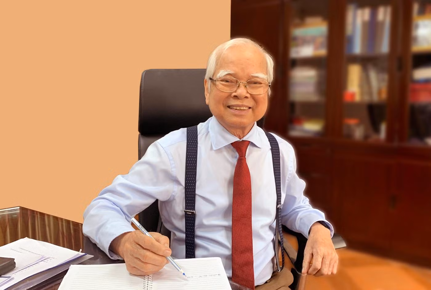 Thầy Hòa nói: “Có ý kiến về việc giáo viên làm ngơ trước vi phạm kỷ luật của học trò vì ngại quy định, việc giáo dục đạo đức trong nhà trường bị xem nhẹ dẫn đến học sinh vô kỷ luật, không nên người… theo tôi đó chỉ là cách nghĩ, cách nói". Ảnh: Tùng Dương.