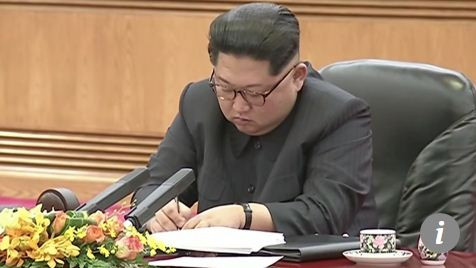 Ông Kim Jong-un chăm chú ghi chép khi hội đàm với Chủ tịch Trung Quốc Tập Cận Bình. Ảnh: SCMP. Ông Kim Jong-un chăm chú ghi chép khi hội đàm với Chủ tịch Trung Quốc Tập Cận Bình. Ảnh: SCMP.